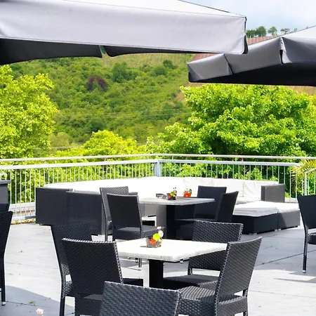 Alembra - Wein Style 3* Τρίερ